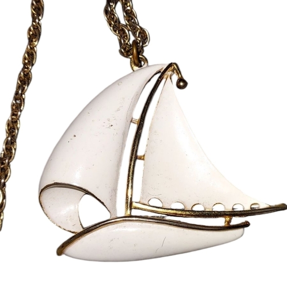 Jewelry - Vintage Elegant Nautical Sailboat Necklace gold tone